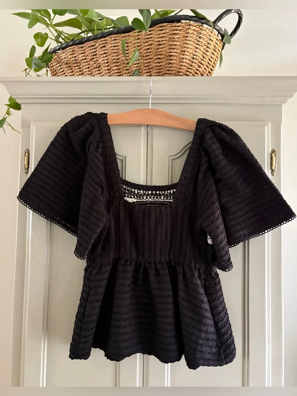 Anthropologie x Sarah Hann Flutter-Sleeve Crochet Top | Black & Cream | Size XS